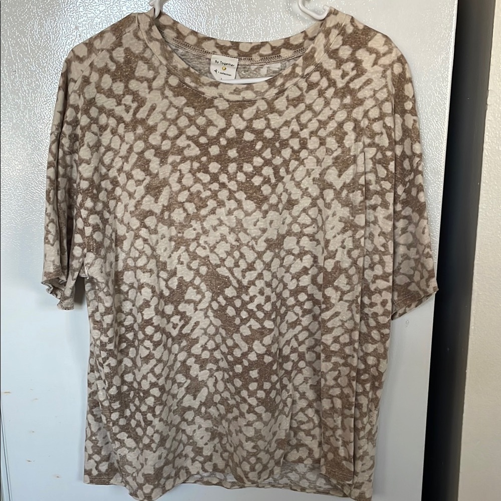 By‎ Together Women’s Patterned Tan and Cream Short Sleeve Top Large